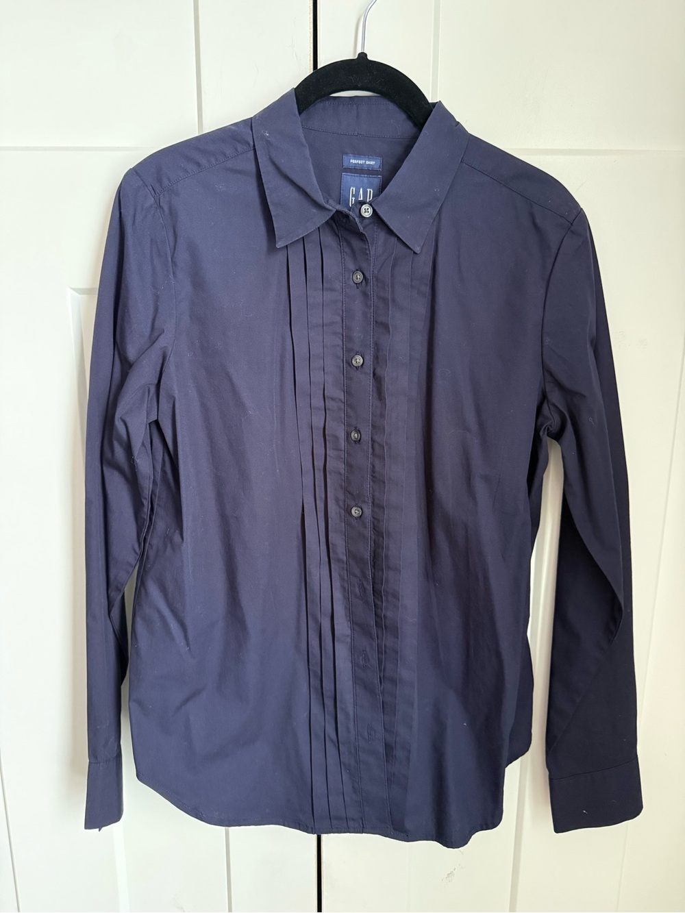 NWT GAP Navy Blue Pleated Front Dress Shirt size small.